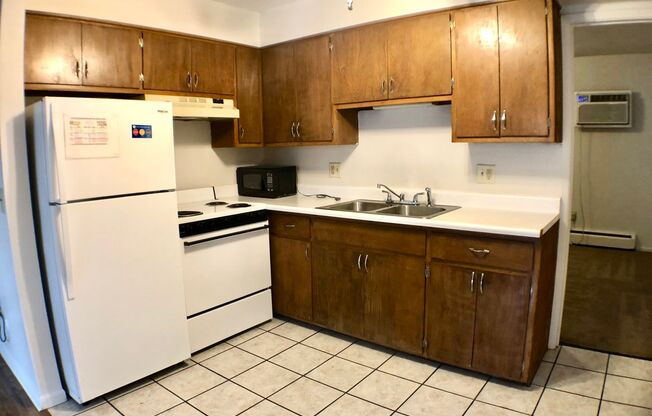 1 bed, 1 bath, 660 sqft, $700, Unit 4