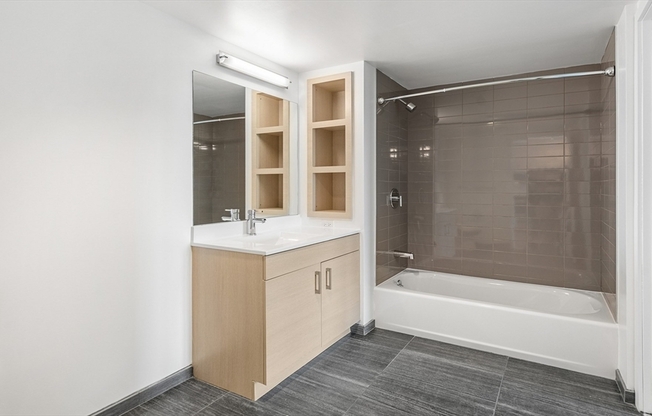 3 beds, 2 baths, 1,403 sqft, $6,895, Unit 1901