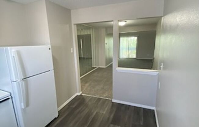 2 beds, 1 bath, 1,105 sqft, $875, Unit 2703-304