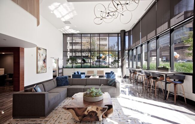 1 bed, 1 bath, 696 sqft, $1,825, Unit 610