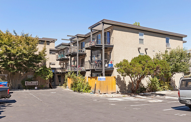 2 beds, 2 baths, 930 sqft, $2,976, Unit 307