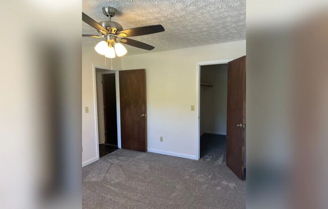2 beds, 1 bath, 940 sqft, $1,325, Unit E7