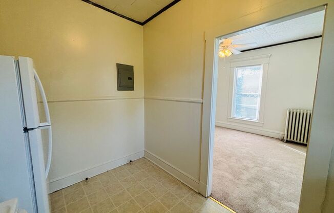 2 beds, 1 bath, $975, Unit 3