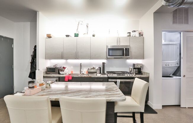 1 bed, 1 bath, 700 sqft, $2,295, Unit 306