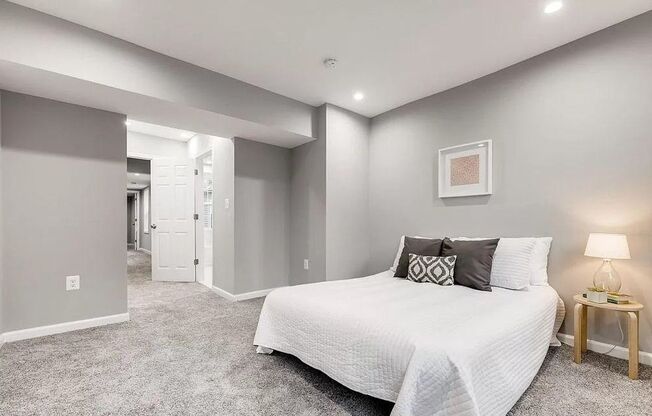 Charming 3 Bedroom/2.5 Bathroom Townhome in Beautiful Upper Fells Point!