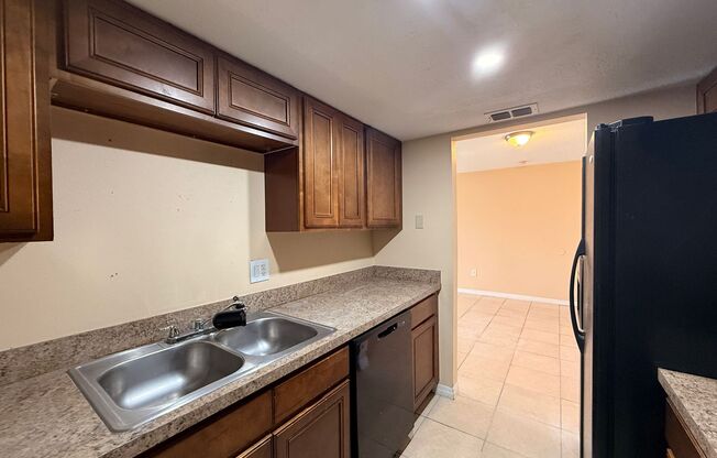 2/2 Condo with Lake Views