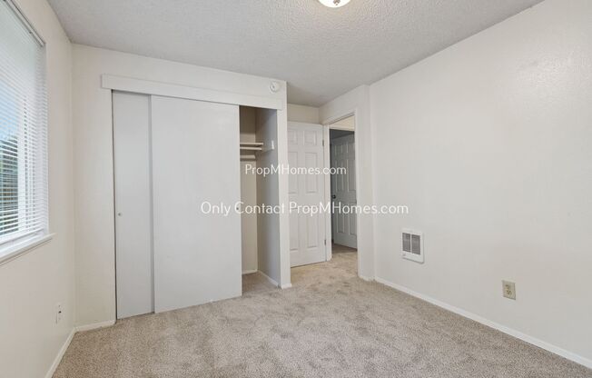 3 beds, 1.5 baths, $1,899, Unit 1583 NE Hacienda Avenue