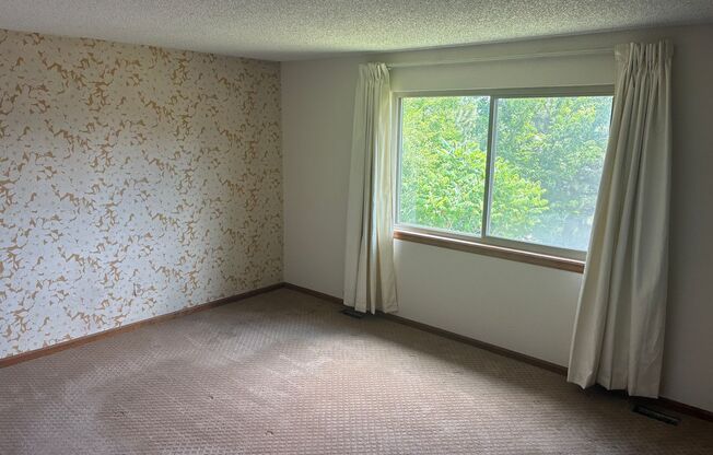 Beautiful 3-Bedroom, 3-Bath Home With Great Backyard For Hosting!