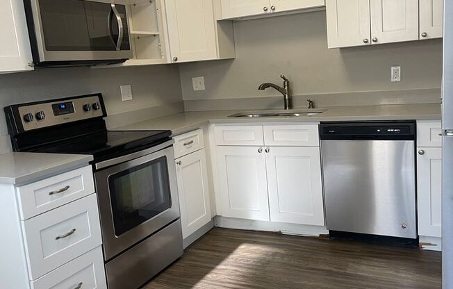 3 Bedroom 2 Bathroom Condo in Lakewood