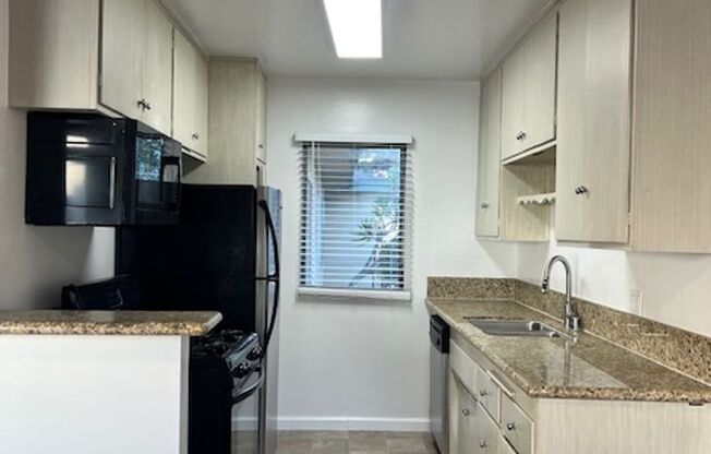 911-915 Lincoln Blvd