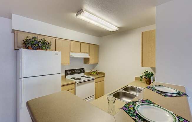 Kitchen at FOREST CREEK APARTMENTS, Spokane