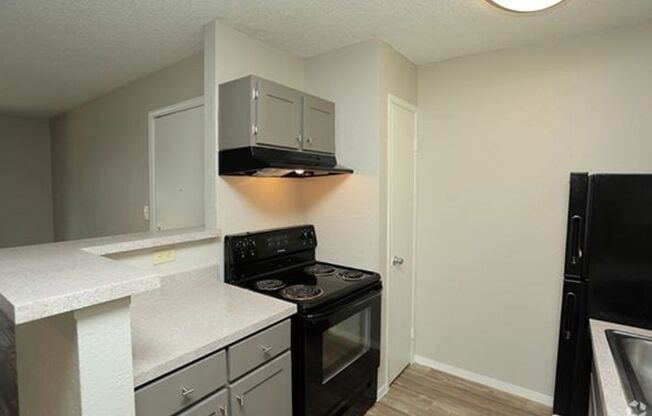 2 beds, 1 bath, 900 sqft, $1,051, Unit 14H