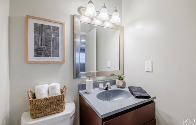 2 beds, 1.5 baths, 976 sqft, $1,275, Unit 2006-13