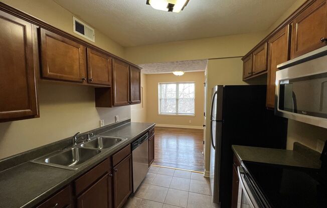 2 beds, 1 bath, 800 sqft, $1,395, Unit 601 - Unit 205 B800