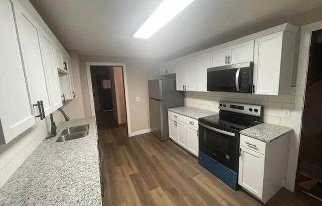 EM - 120 N 9th St