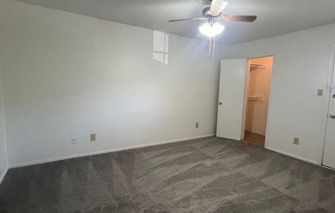 2 beds, 2 baths, 1,000 sqft, $1,275, Unit 812