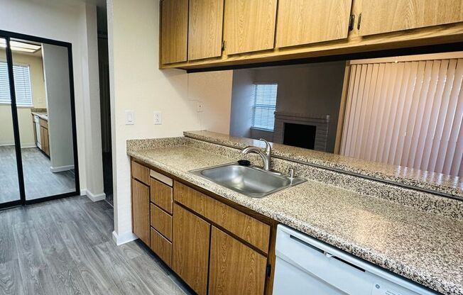 2 beds, 1 bath, 875 sqft, $1,700, Unit 07