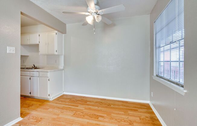 2 beds, 1 bath, 750 sqft, $875, Unit K713 - 307 - 205