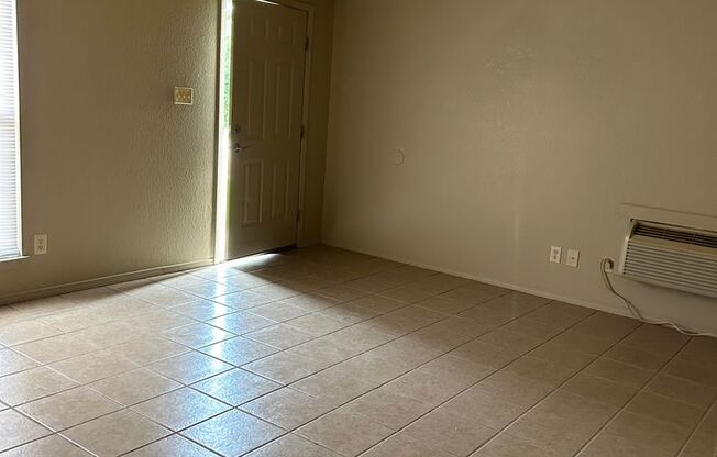 2 beds, 1 bath, 900 sqft, $800, Unit 3500A Hollis Drive