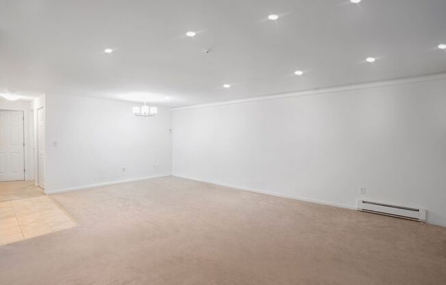 2 beds, 1 bath, 1,050 sqft, $2,400, Unit 59-2