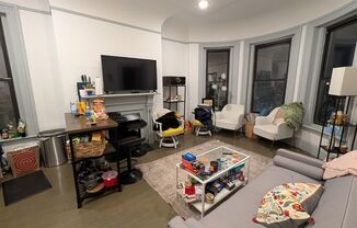 Fantastic value! Fenway 3bed with Laundry in Unit Plus Heat and Hot Water Included