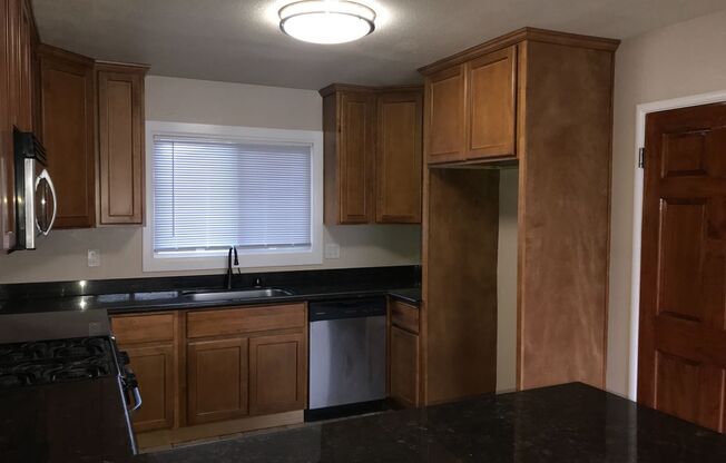 2 beds, 1 bath, $2,700