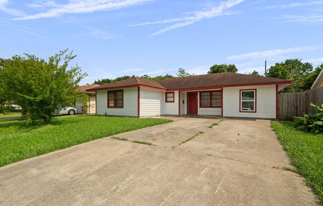 Beautiful 4 Bedroom, 2 Bath Home in Texas City!