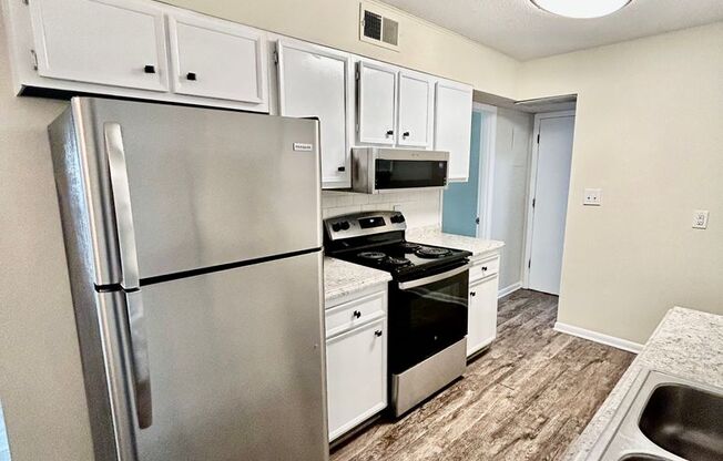 1 bed, 1 bath, 616 sqft, $950, Unit 24