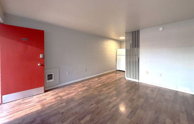 1 bed, 1 bath, 350 sqft, $1,195, Unit 211