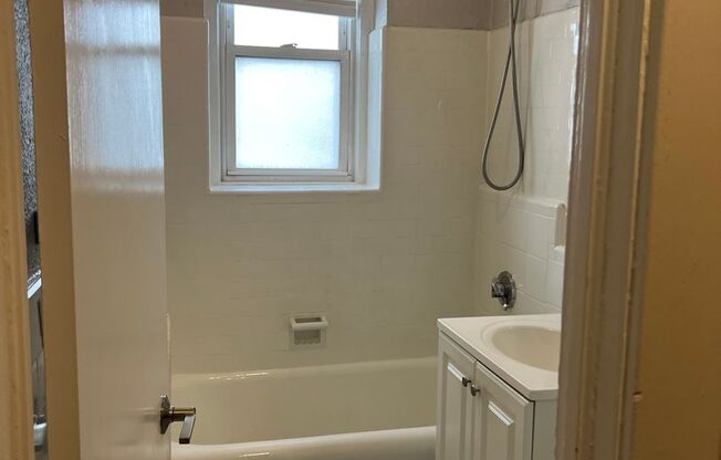 Studio, 1 bath, 300 sqft, $1,495, Unit Unit 206