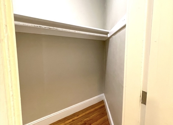 Studio, 1 bath, 420 sqft, $2,250, Unit 39