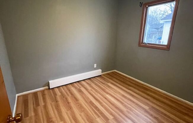 3 beds, 1 bath, $1,100