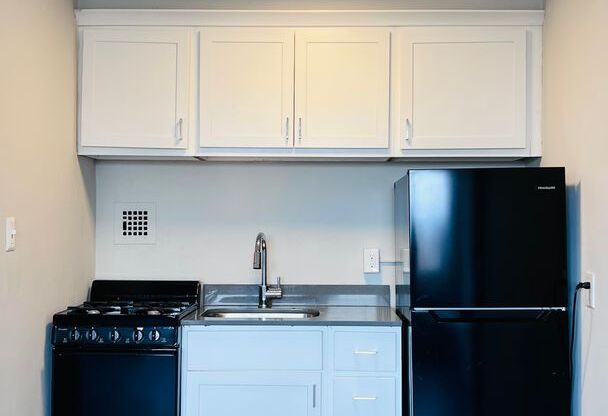 Studio, 1 bath, 320 sqft, $800, Unit # 318