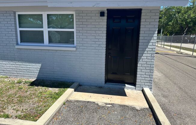Spacious 1 Bedroom / 1 Bathroom apartment with a comfortable and functional layout.