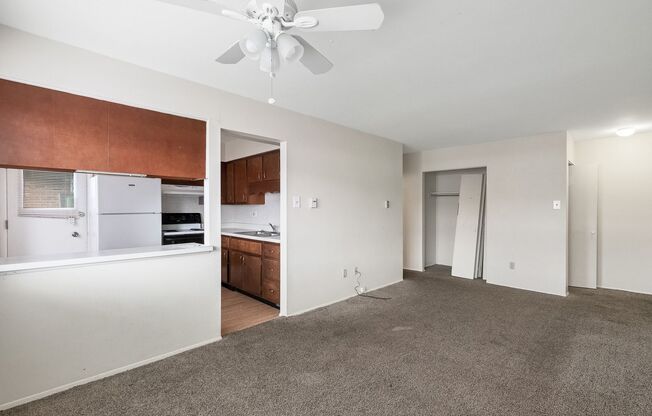 Adorable, Efficient, 1st floor 2 bedroom Condo Unit in Hazelwood