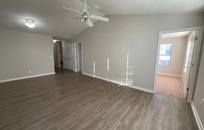 1 bed, 1 bath, 871 sqft, $1,150, Unit 2702-5 Remodel