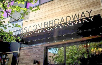 First on Broadway - Luxury Downtown Studio