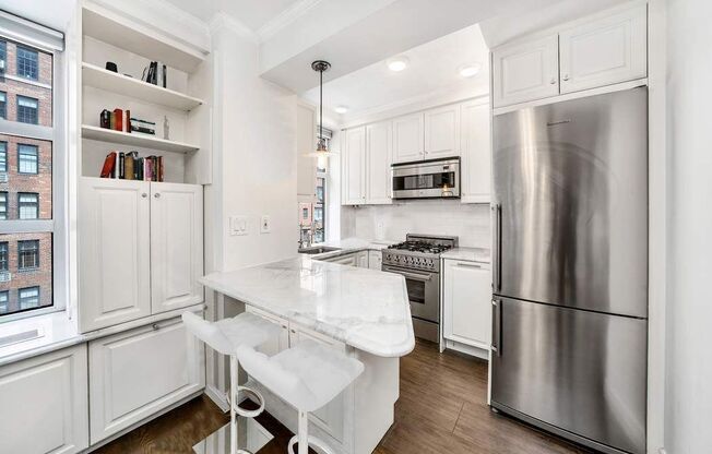 465 W 23 ST