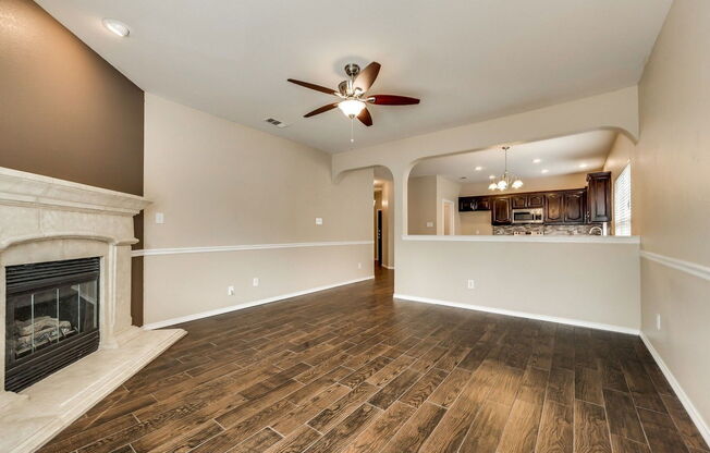 4032 MARTINSBURG DR