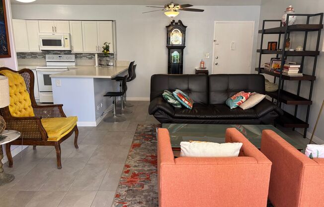 2 beds, 1 bath, $3,000, Unit # 402