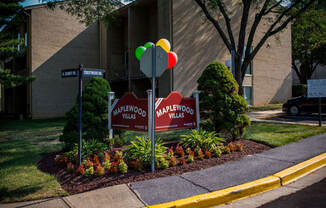 Maplewood Villas Apartments Signage 07