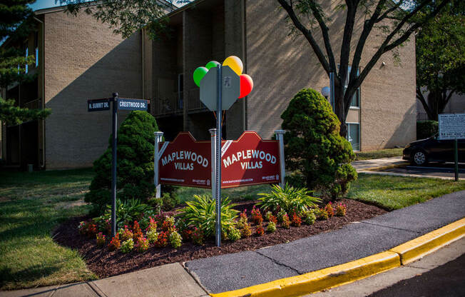 Maplewood Villas Apartments Signage 07