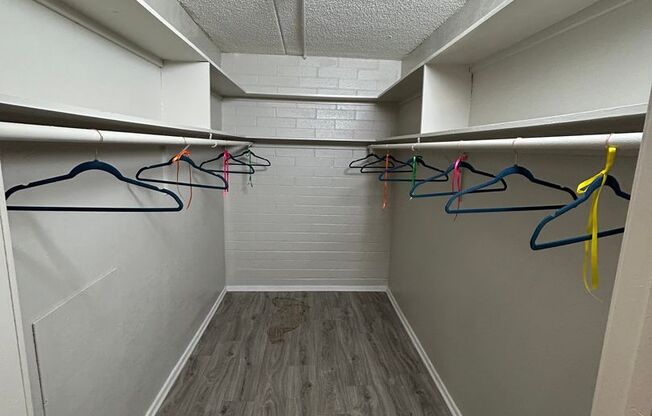 2 beds, 1 bath, 1,000 sqft, $1,195, Unit 301