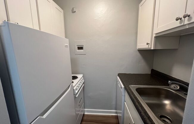 1 bed, 1 bath, 420 sqft, $1,549, Unit 5326 Fifth Ave. #05