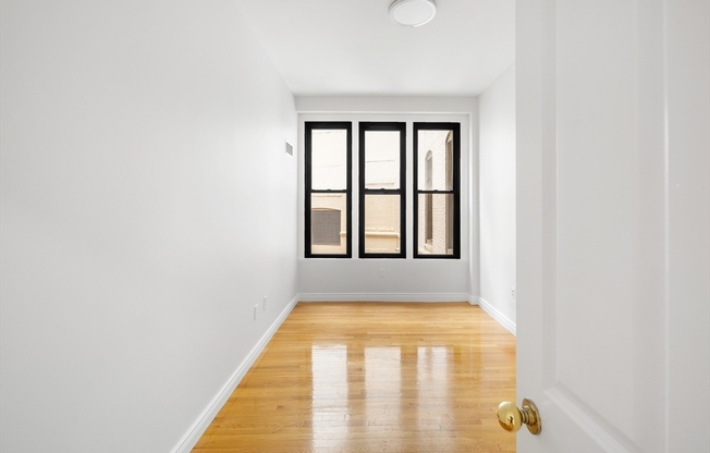 2 beds, 2 baths, 1,027 sqft, $5,200, Unit 201