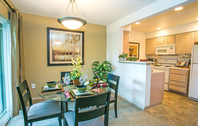 Apartments Month to Month Rentals Vancouver WA with Dining Area