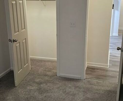 2 beds, 1 bath, $1,400, Unit #4