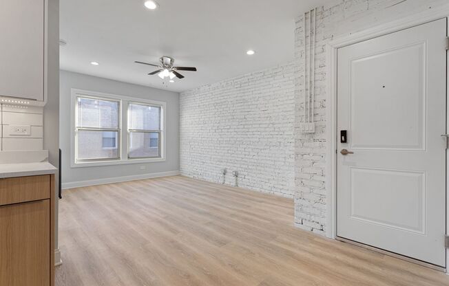 2 beds, 1 bath, 561 sqft, $2,100, Unit 1633-3L