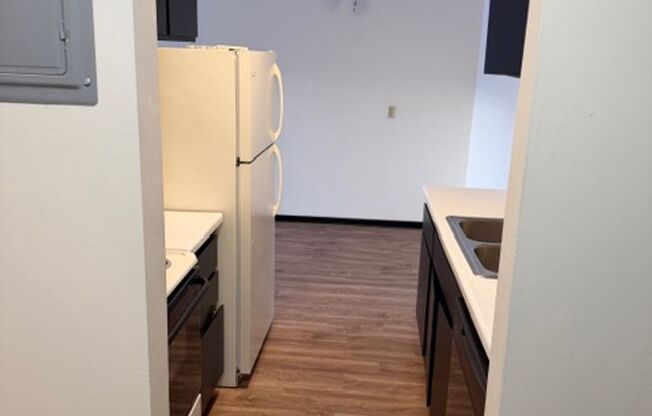 2 beds, 2 baths, 1,050 sqft, $1,250, Unit 7700-104