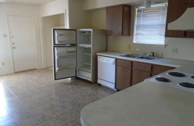 2 beds, 1 bath, $995